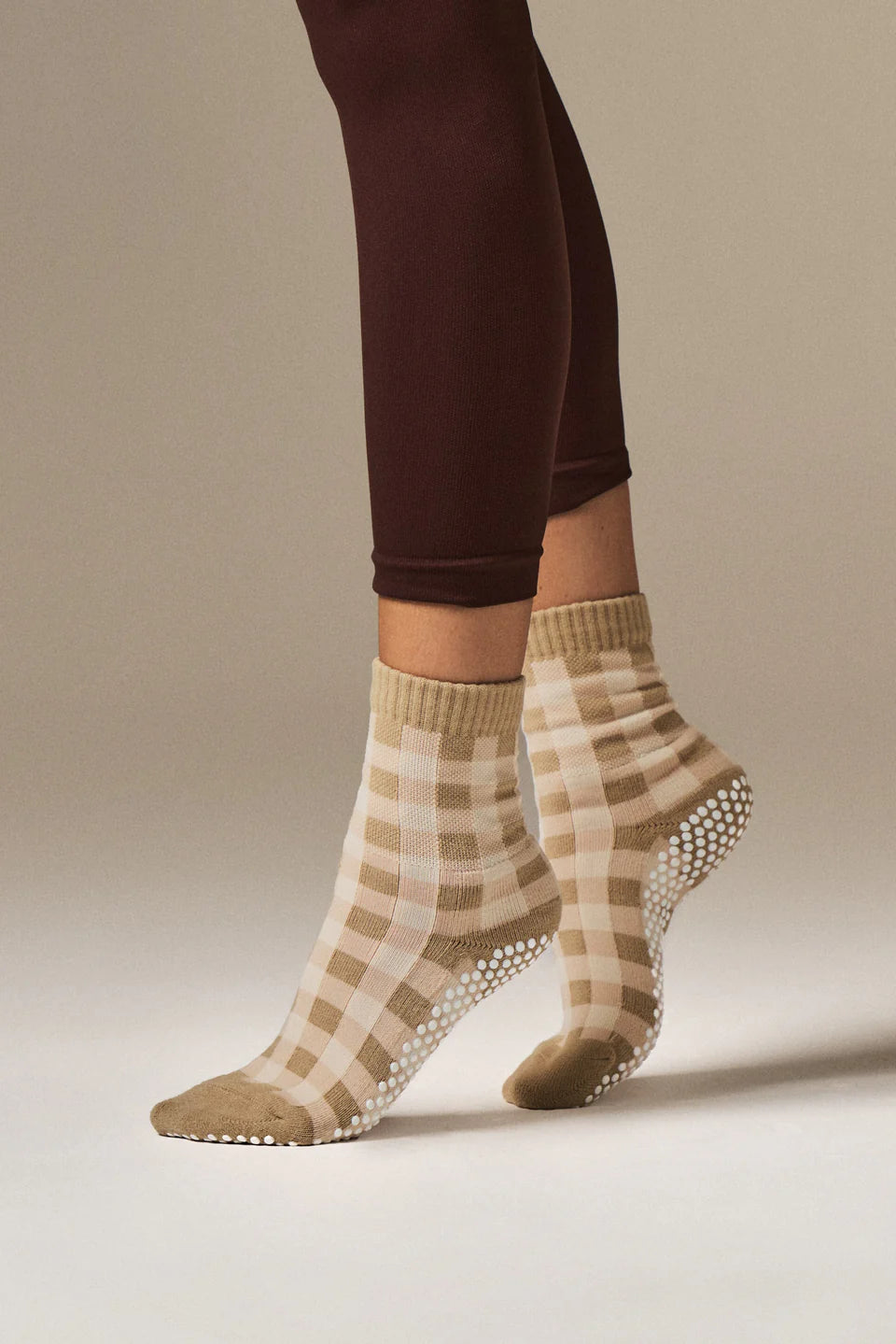 Gingham Crew Pilates Grip Sock - Beige