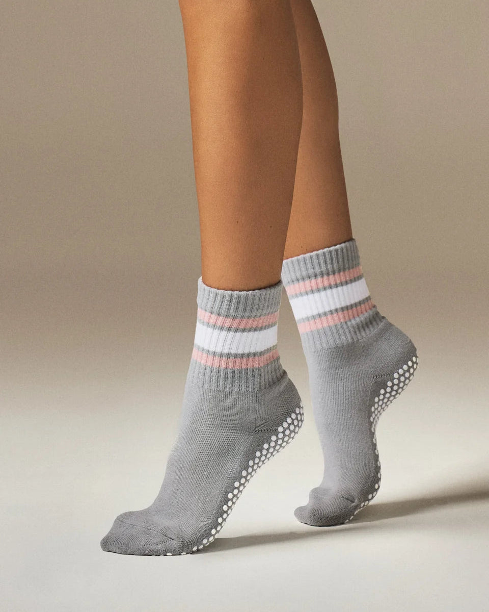Retro Crew Pilates Grip Sock - Grey Pink