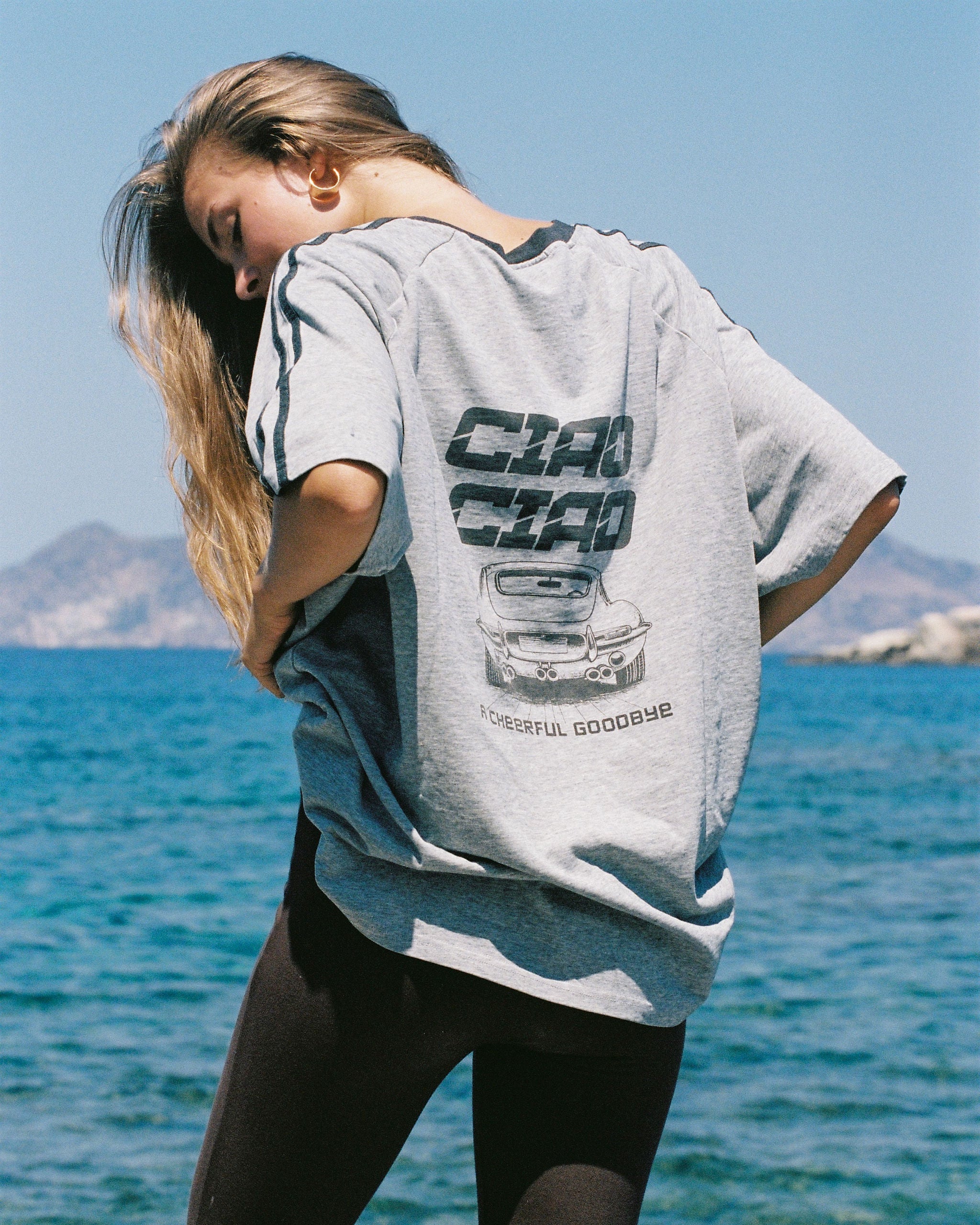 Warm Hello Racer Tee - Grey