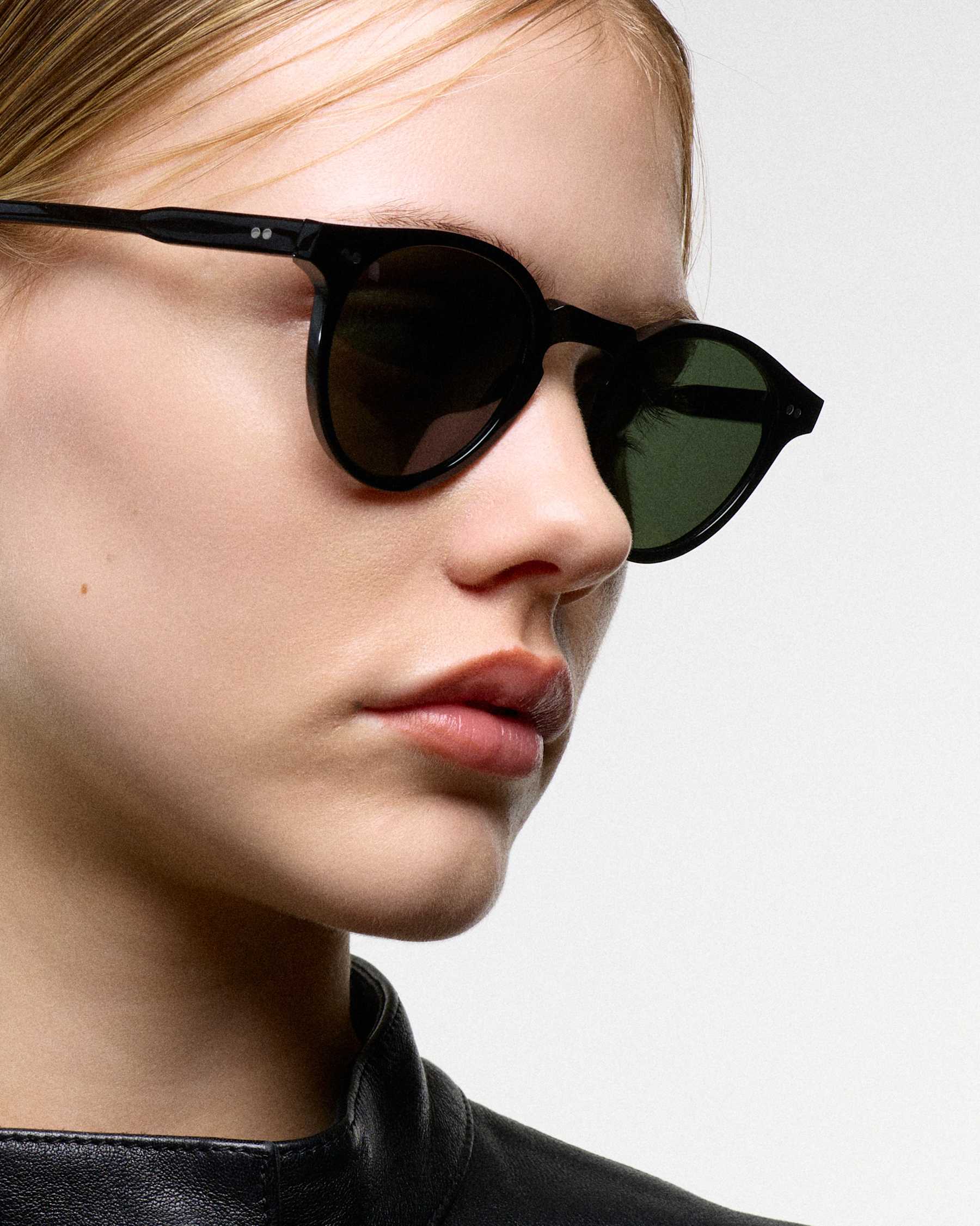 Forest Black - Green Solid Lens