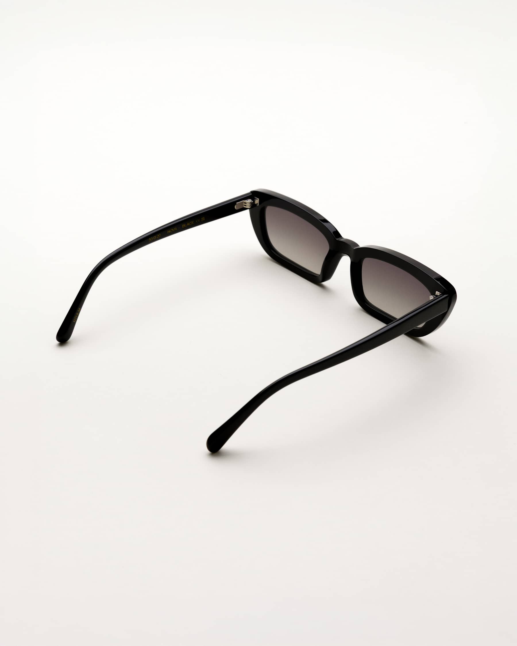 Nova Black - Grey Gradient Lens